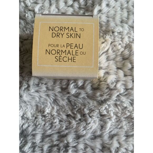 Covergirl Dry Skin Corrector Cream - Picture 3 of 3